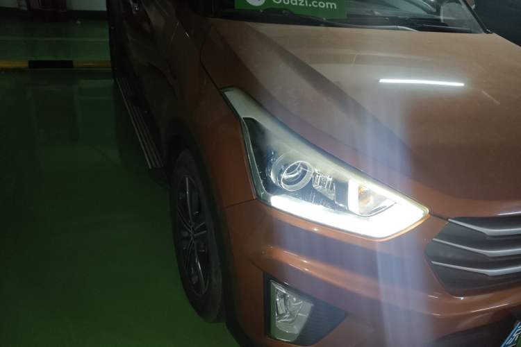 Used Hyundai ix25 2015 1.6L Automatic Two-Wheel-Drive Deluxe DLX Model Right Front Headlight