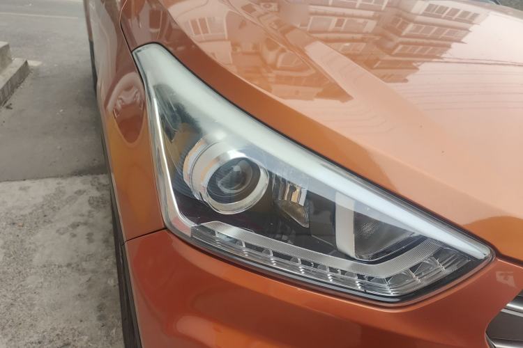 Used Hyundai ix25 2015 1.6L Automatic Two-Wheel-Drive Deluxe DLX Model Right Front Headlight