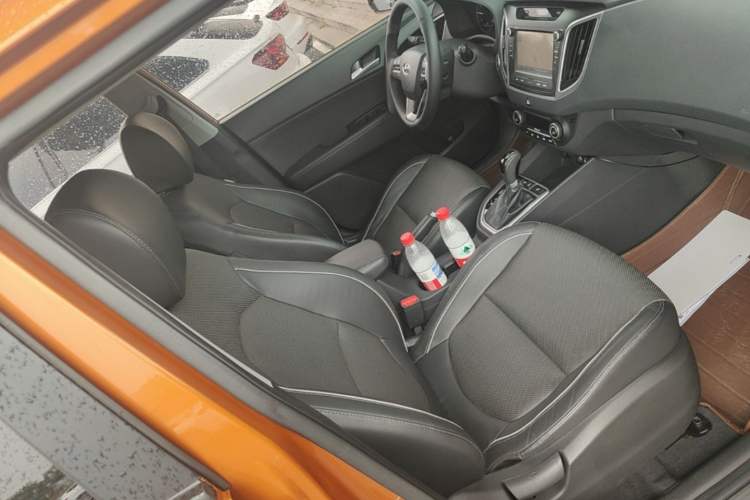 Used Hyundai ix25 2015 2.0L Automatic 4x4 Deluxe DLX Right Front Seat