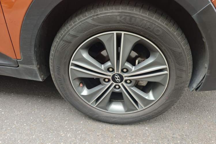 Used Hyundai ix25 2015 1.6L Automatic Two-Wheel Drive Smart GLS Trim Right Front Wheel Hub