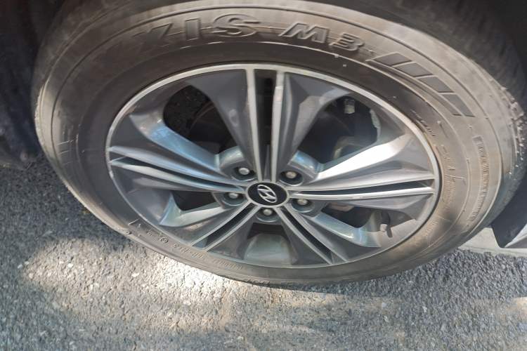 Used Hyundai ix25 2015 1.6L Automatic Two-Wheel-Drive Deluxe DLX Model Right Front Wheel Hub