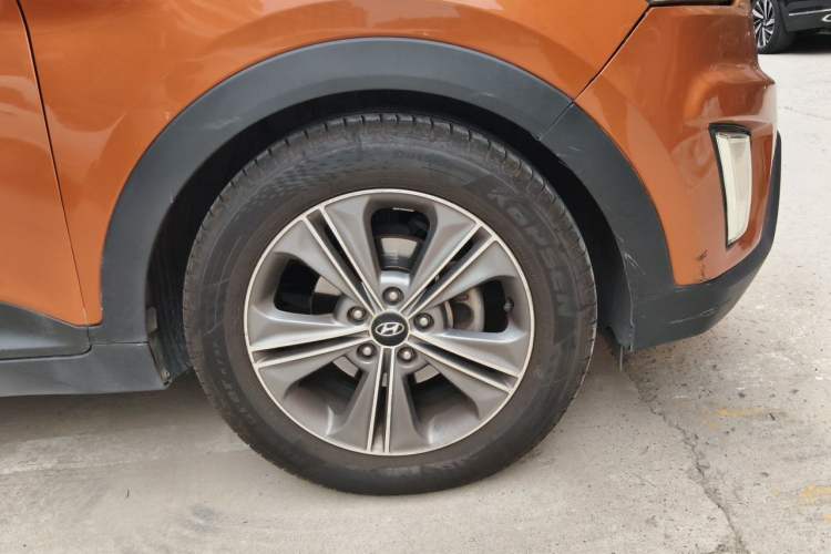 Used Hyundai ix25 2015 1.6L Automatic Two-Wheel Drive Smart GLS Trim Right Front Wheel Hub