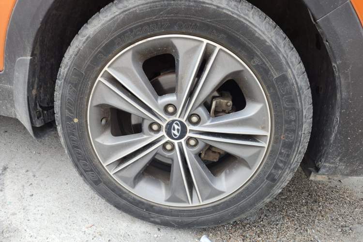 Used Hyundai ix25 2015 1.6L Automatic Two-Wheel Drive Smart GLS Trim Right Front Wheel Hub