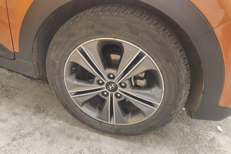 Used Hyundai ix25 2015 1.6L Automatic Two-Wheel-Drive Deluxe DLX Model Right Front Wheel Hub