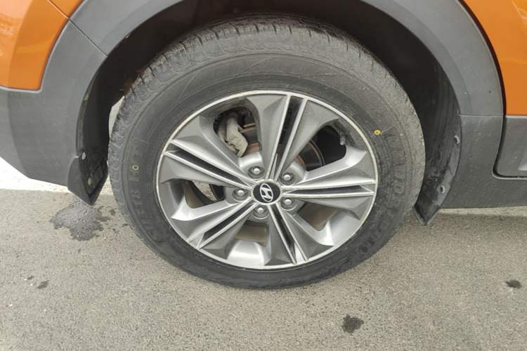 Used Hyundai ix25 2015 2.0L Automatic 4x4 Deluxe DLX Right Rear Wheel Hub