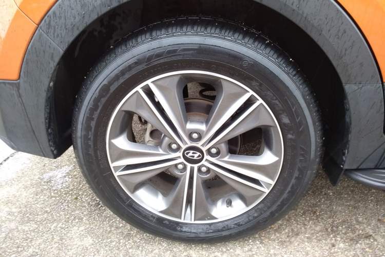 Used Hyundai ix25 2015 1.6L Automatic Two-Wheel Drive Smart GLS Trim Right Rear Wheel Hub