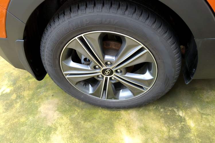 Used Hyundai ix25 2015 1.6L Automatic Two-Wheel Drive Smart GLS Trim Right Rear Wheel Hub