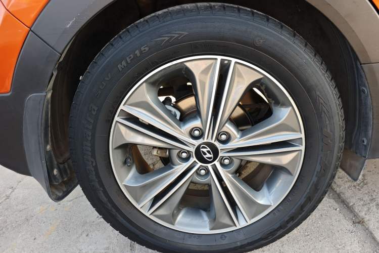 Used Hyundai ix25 2015 1.6L Automatic Two-Wheel-Drive Deluxe DLX Model Right Rear Wheel Hub
