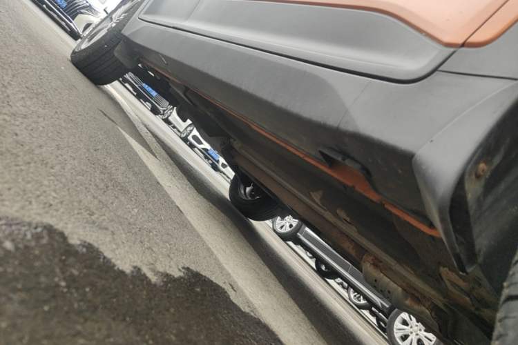 Used Hyundai ix25 2015 2.0L Automatic 4x4 Deluxe DLX Right Side Sill