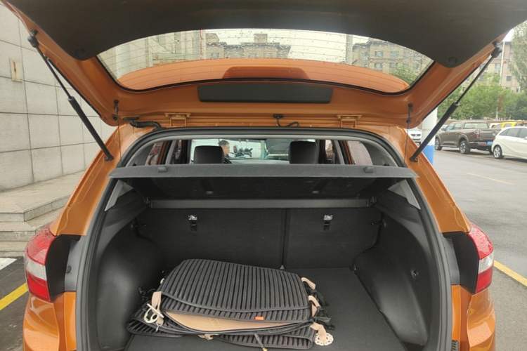 Used Hyundai ix25 2015 2.0L Automatic 4x4 Deluxe DLX Trunk
