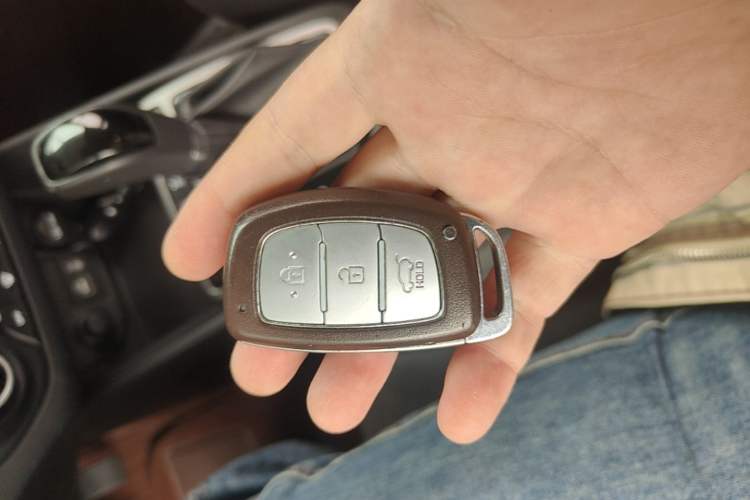 Used Hyundai ix25 2015 2.0L Automatic 4x4 Deluxe DLX Vehicle Key