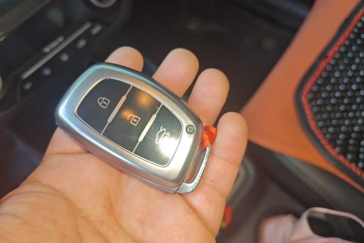 Used Hyundai ix25 2015 1.6L Automatic Two-Wheel-Drive Deluxe DLX Model Vehicle Key