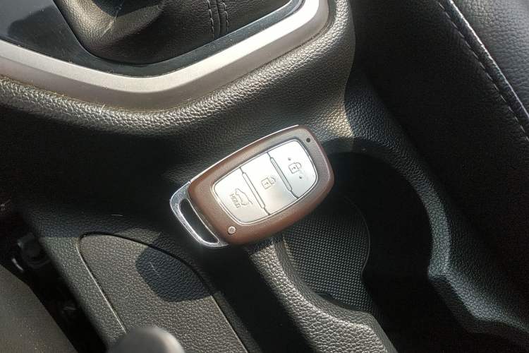 Used Hyundai ix25 2015 1.6L Automatic Two-Wheel Drive Smart GLS Trim Vehicle Key