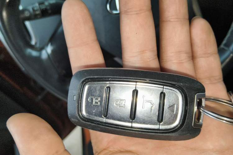Used Hyundai ix25 2015 1.6L Automatic Two-Wheel Drive Smart GLS Trim Vehicle Key
