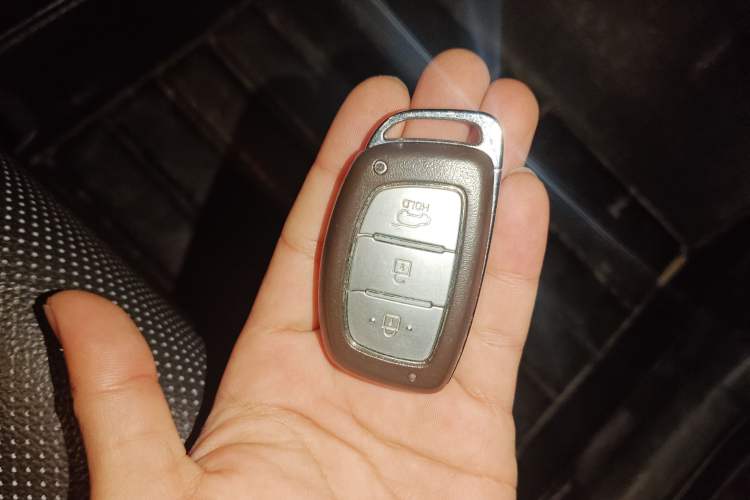 Used Hyundai ix25 2015 1.6L Automatic Two-Wheel-Drive Deluxe DLX Model Vehicle Key
