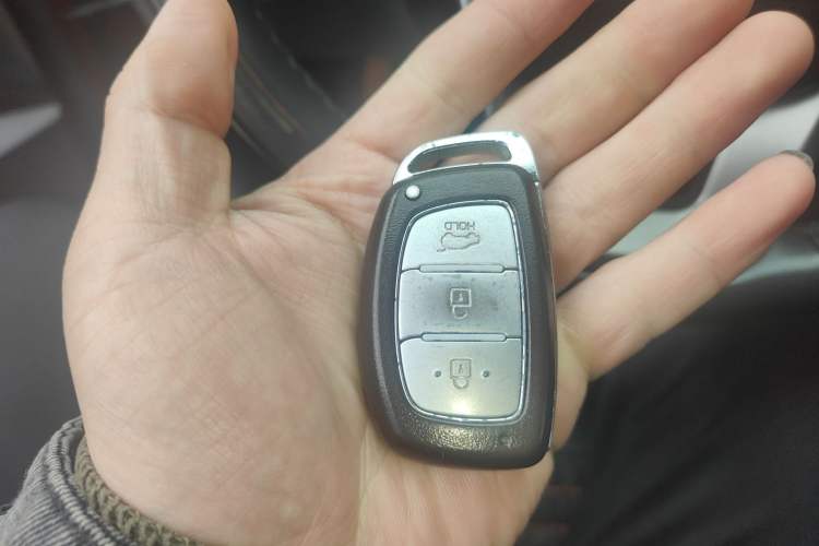 Used Hyundai ix25 2015 1.6L Automatic Two-Wheel-Drive Deluxe DLX Model Vehicle Key