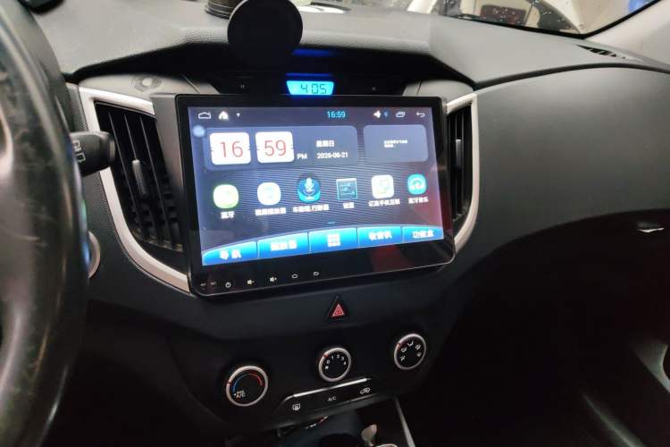 Used Hyundai ix25 2015 1.6L Automatic Two-Wheel-Drive Deluxe DLX Model Audio And AC Panel