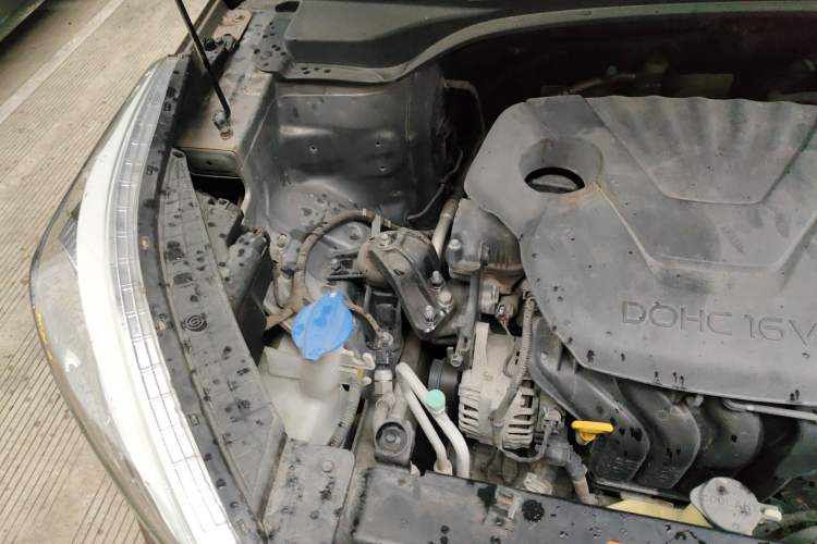 Used Hyundai ix25 2015 1.6L Automatic Two-Wheel-Drive Deluxe DLX Model Engine Bay Right