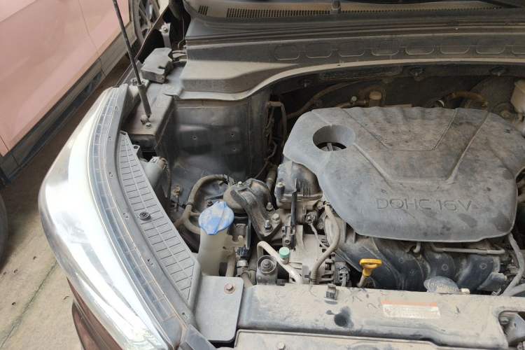 Used Hyundai ix25 2015 1.6L Automatic Two-Wheel-Drive Deluxe DLX Model Engine Bay Right
