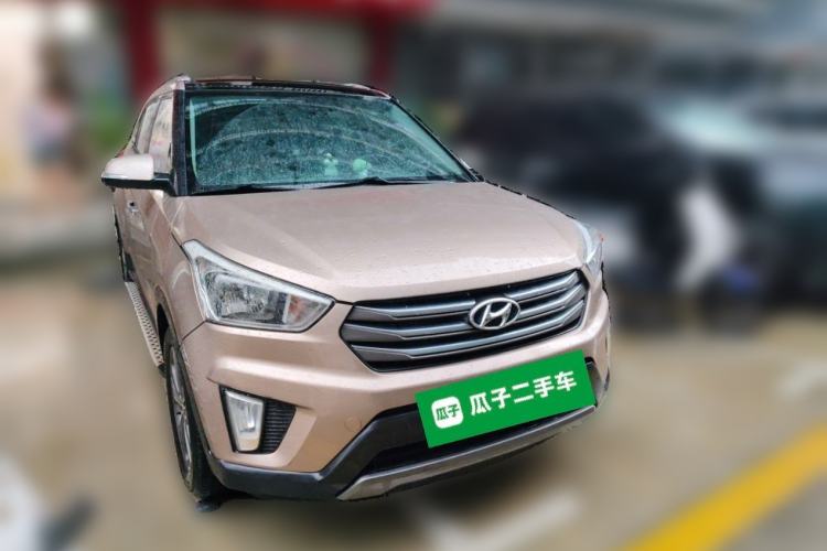 Used Hyundai ix25 2015 1.6L Automatic Two-Wheel-Drive Deluxe DLX Model Front Right 45 Deg