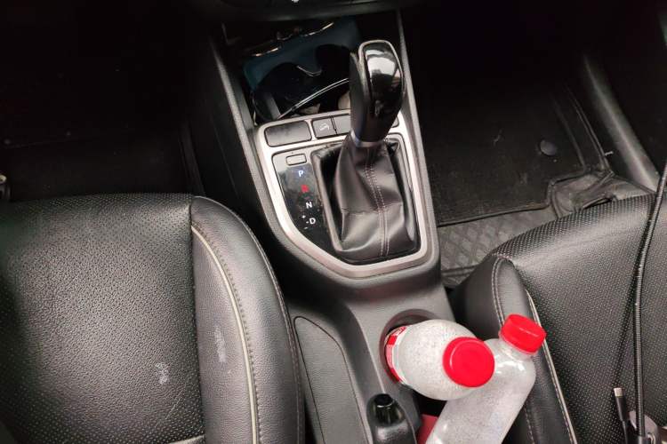 Used Hyundai ix25 2015 1.6L Automatic Two-Wheel-Drive Deluxe DLX Model Gear Lever