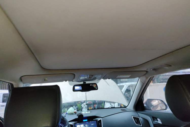 Used Hyundai ix25 2015 1.6L Automatic Two-Wheel-Drive Deluxe DLX Model Headliner