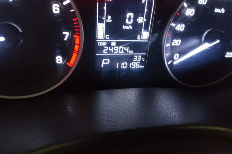 Used Hyundai ix25 2015 1.6L Automatic Two-Wheel-Drive Deluxe DLX Model Odometer Close Up