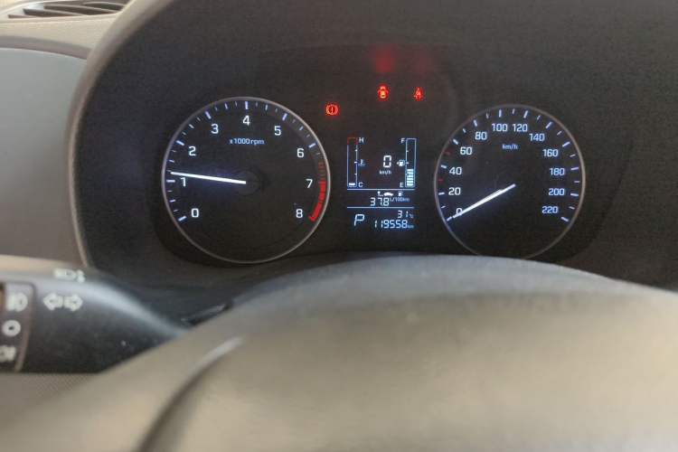 Used Hyundai ix25 2015 1.6L Automatic Two-Wheel-Drive Deluxe DLX Model Odometer Close Up