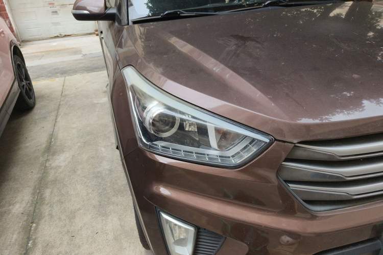 Used Hyundai ix25 2015 1.6L Automatic Two-Wheel-Drive Deluxe DLX Model Right Front Headlight