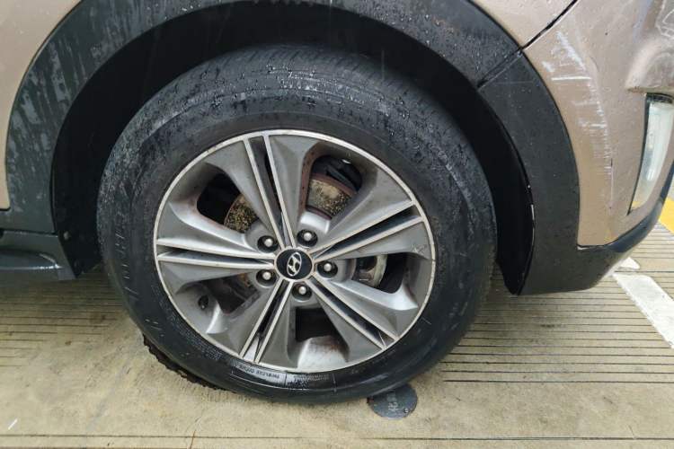 Used Hyundai ix25 2015 1.6L Automatic Two-Wheel-Drive Deluxe DLX Model Right Front Wheel Hub
