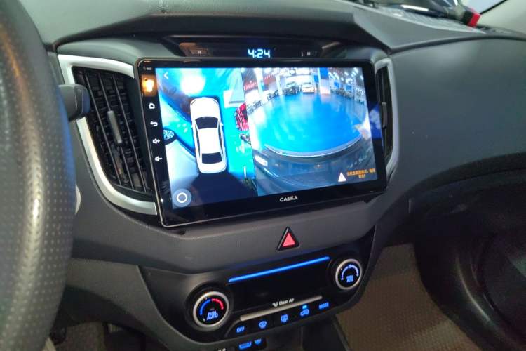 Used Hyundai ix25 2015 1.6L Automatic Two-Wheel-Drive Deluxe DLX Model Audio And AC Panel
