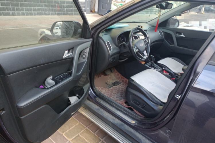 Used Hyundai ix25 2015 1.6L Automatic Two-Wheel-Drive Deluxe DLX Model Driver Seat