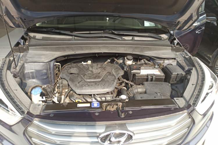 Used Hyundai ix25 2015 1.6L Automatic Two-Wheel-Drive Deluxe DLX Model Engine Bay
