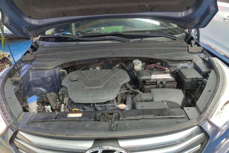 Used Hyundai ix25 2015 1.6L Automatic Two-Wheel-Drive Deluxe DLX Model Engine Bay