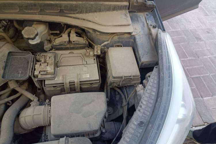 Used Hyundai ix25 2015 1.6L Automatic Two-Wheel-Drive Deluxe DLX Model Engine Bay Left