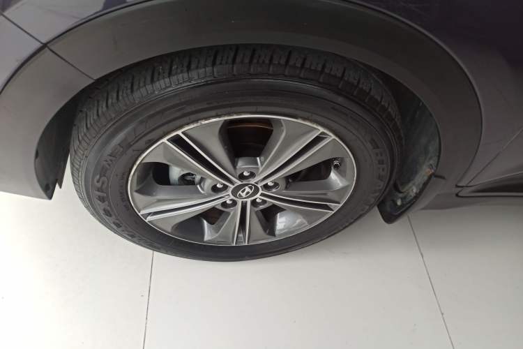 Used Hyundai ix25 2015 1.6L Automatic Two-Wheel-Drive Deluxe DLX Model Exterior 1