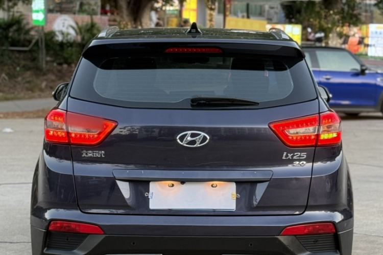 Used Hyundai ix25 2015 1.6L Automatic Two-Wheel-Drive Deluxe DLX Model Exterior 2
