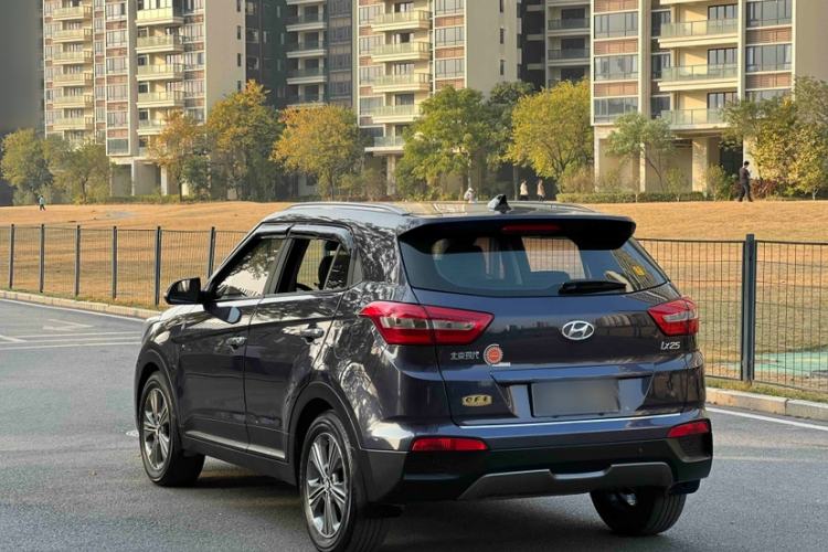 Used Hyundai ix25 2015 1.6L Automatic Two-Wheel-Drive Deluxe DLX Model Exterior 3
