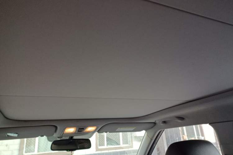 Used Hyundai ix25 2015 1.6L Automatic Two-Wheel-Drive Deluxe DLX Model Headliner