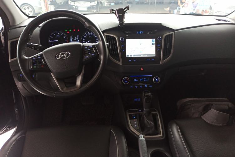 Used Hyundai ix25 2015 1.6L Automatic Two-Wheel-Drive Deluxe DLX Model Interior 2