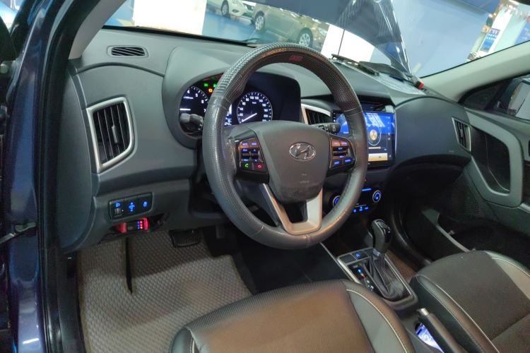 Used Hyundai ix25 2015 1.6L Automatic Two-Wheel-Drive Deluxe DLX Model Interior 2