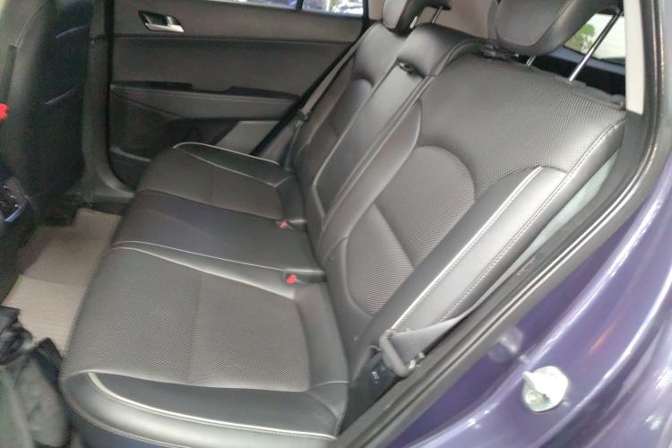 Used Hyundai ix25 2015 1.6L Automatic Two-Wheel-Drive Deluxe DLX Model Interior 4