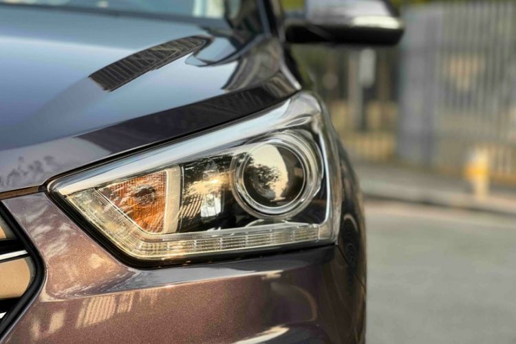 Used Hyundai ix25 2015 1.6L Automatic Two-Wheel-Drive Deluxe DLX Model Left Front Headlight