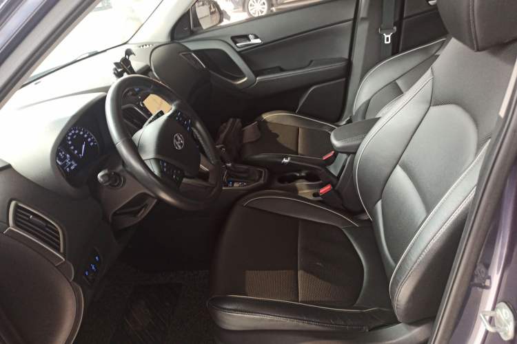 Used Hyundai ix25 2015 1.6L Automatic Two-Wheel-Drive Deluxe DLX Model Left Front Seat