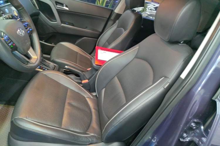 Used Hyundai ix25 2015 1.6L Automatic Two-Wheel-Drive Deluxe DLX Model Left Front Seat
