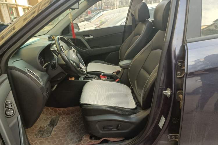 Used Hyundai ix25 2015 1.6L Automatic Two-Wheel-Drive Deluxe DLX Model Left Front Seat