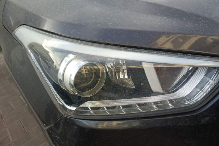 Used Hyundai ix25 2015 1.6L Automatic Two-Wheel-Drive Deluxe DLX Model Right Front Headlight