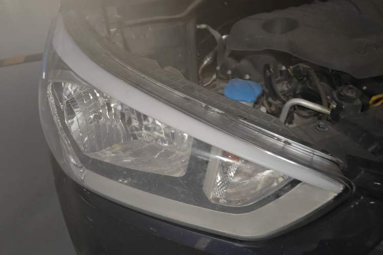 Used Hyundai ix25 2015 1.6L Automatic Two-Wheel Drive Smart GLS Trim Right Front Headlight