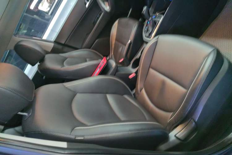 Used Hyundai ix25 2015 1.6L Automatic Two-Wheel-Drive Deluxe DLX Model Right Front Seat