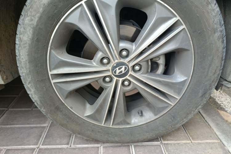 Used Hyundai ix25 2015 1.6L Automatic Two-Wheel-Drive Deluxe DLX Model Right Front Wheel Hub